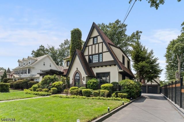 562 Irvington Ave, Elizabeth City, NJ 07208