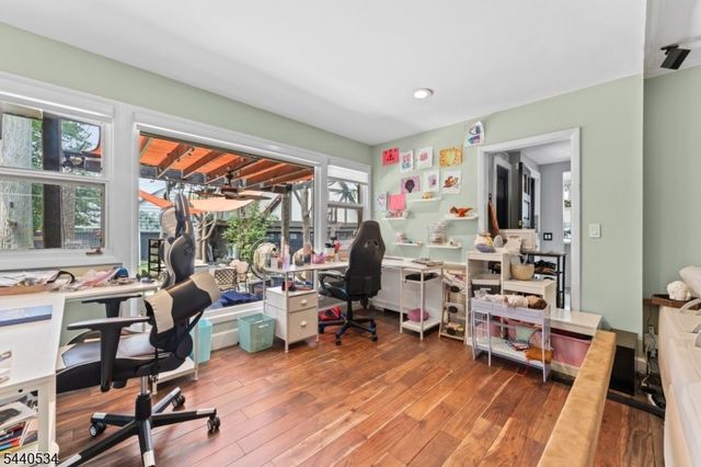 562 Irvington Ave, Elizabeth City, NJ 07208