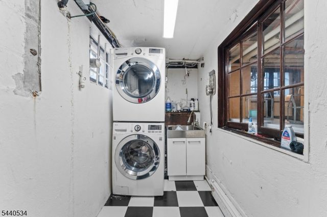 562 Irvington Ave, Elizabeth City, NJ 07208
