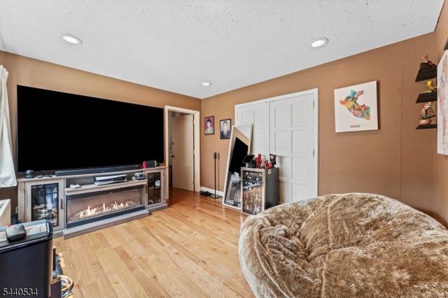 562 Irvington Ave, Elizabeth City, NJ 07208