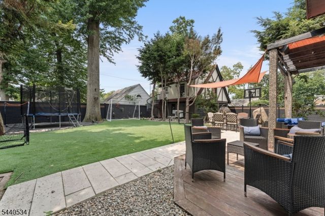 562 Irvington Ave, Elizabeth City, NJ 07208