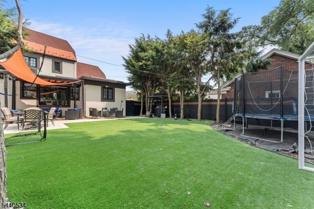 562 Irvington Ave, Elizabeth City, NJ 07208