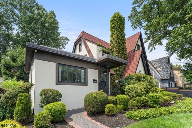 562 Irvington Ave, Elizabeth City, NJ 07208