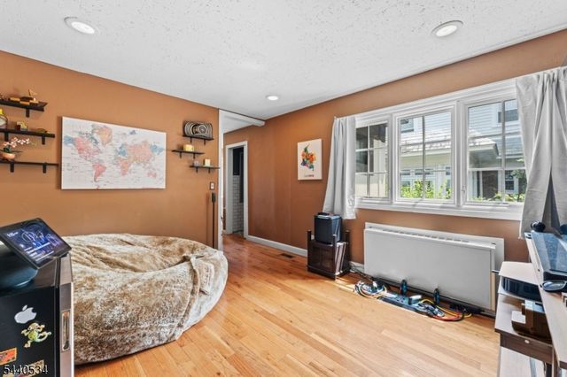 562 Irvington Ave, Elizabeth City, NJ 07208