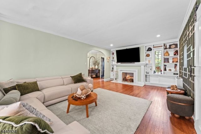 562 Irvington Ave, Elizabeth City, NJ 07208