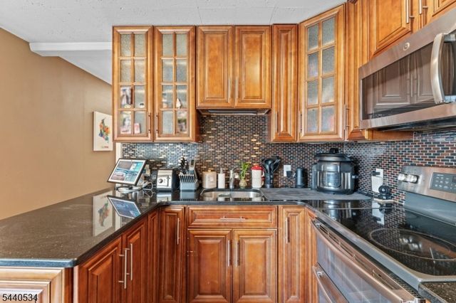 562 Irvington Ave, Elizabeth City, NJ 07208