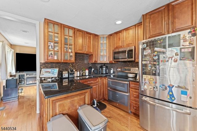562 Irvington Ave, Elizabeth City, NJ 07208
