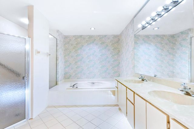 2845 DUQUESNE Circle, West Palm Beach, FL 33409