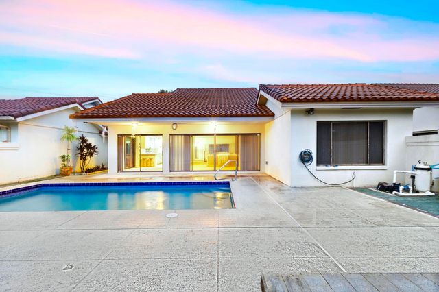 2845 DUQUESNE Circle, West Palm Beach, FL 33409