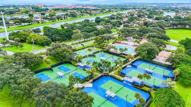 2845 DUQUESNE Circle, West Palm Beach, FL 33409