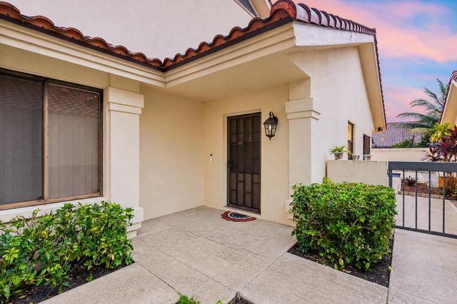 2845 DUQUESNE Circle, West Palm Beach, FL 33409