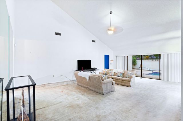 2845 DUQUESNE Circle, West Palm Beach, FL 33409