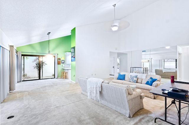 2845 DUQUESNE Circle, West Palm Beach, FL 33409
