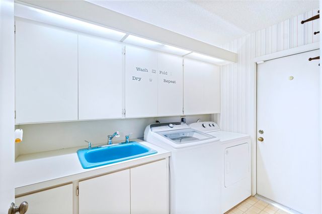 2845 DUQUESNE Circle, West Palm Beach, FL 33409