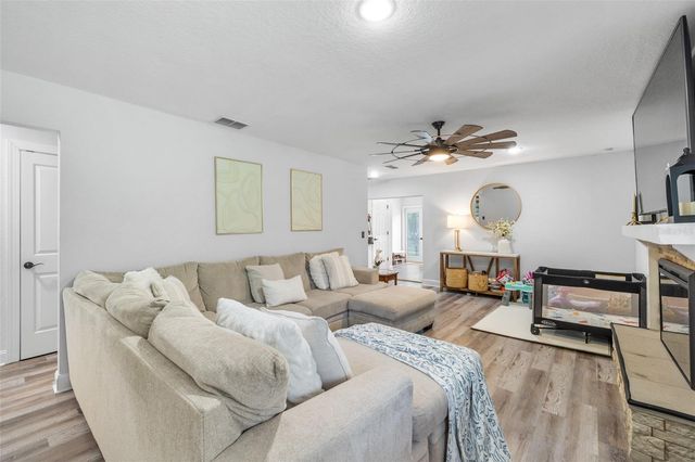 2118 E KEYSVILLE ROAD, Lithia, FL 33547