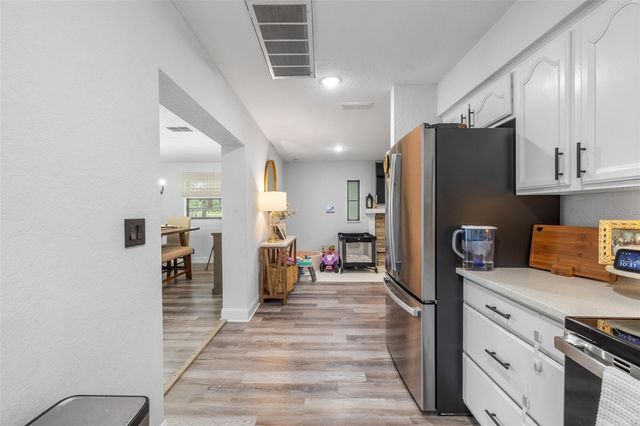 2118 E KEYSVILLE ROAD, Lithia, FL 33547