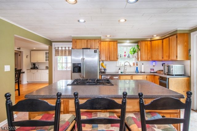 10 Cedar Wax Wing Rd, Allamuchy Twp., NJ 07840