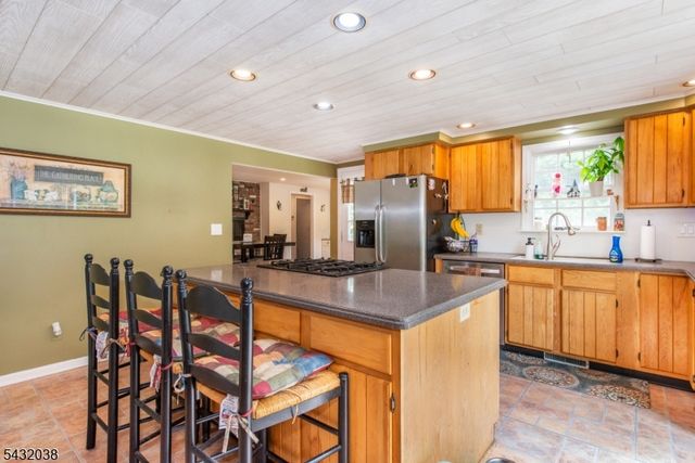 10 Cedar Wax Wing Rd, Allamuchy Twp., NJ 07840