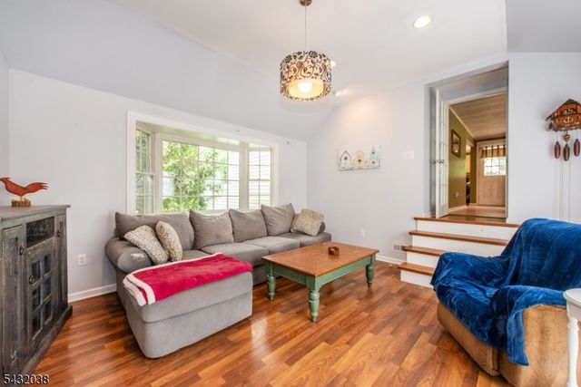 10 Cedar Wax Wing Rd, Allamuchy Twp., NJ 07840