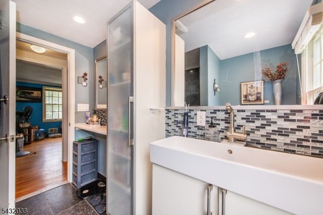 10 Cedar Wax Wing Rd, Allamuchy Twp., NJ 07840