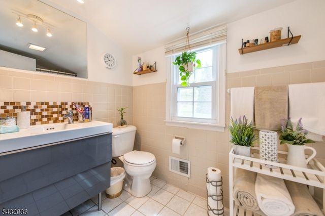 10 Cedar Wax Wing Rd, Allamuchy Twp., NJ 07840