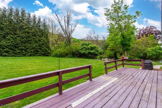 10 Cedar Wax Wing Rd, Allamuchy Twp., NJ 07840