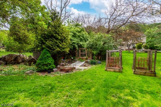 10 Cedar Wax Wing Rd, Allamuchy Twp., NJ 07840