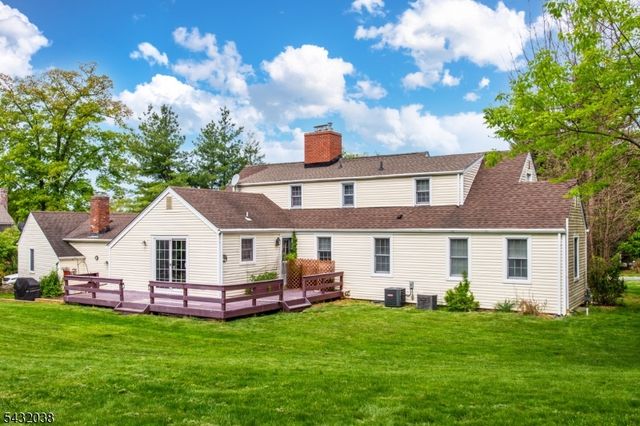 10 Cedar Wax Wing Rd, Allamuchy Twp., NJ 07840