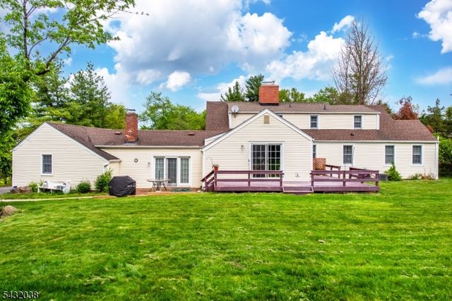 10 Cedar Wax Wing Rd, Allamuchy Twp., NJ 07840
