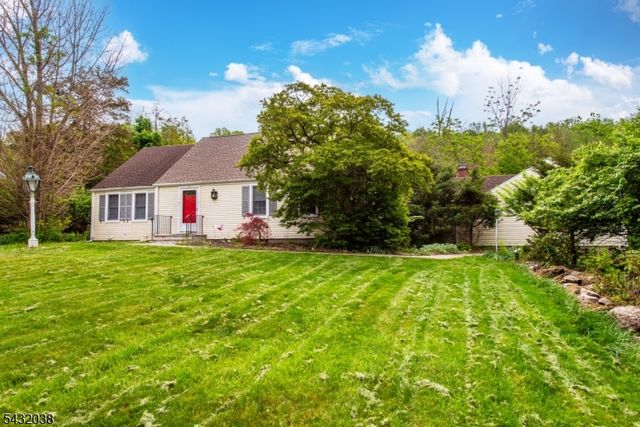 10 Cedar Wax Wing Rd, Allamuchy Twp., NJ 07840