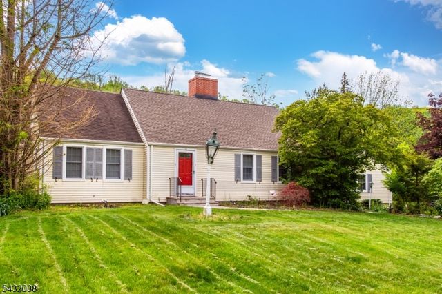 10 Cedar Wax Wing Rd, Allamuchy Twp., NJ 07840