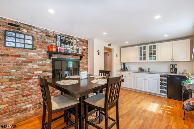 10 Cedar Wax Wing Rd, Allamuchy Twp., NJ 07840