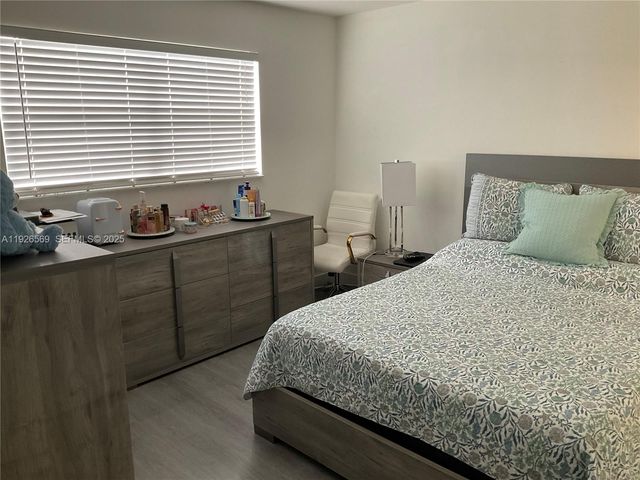 9010 Sunrise Lakes Boulevard 304, Sunrise, FL 33322