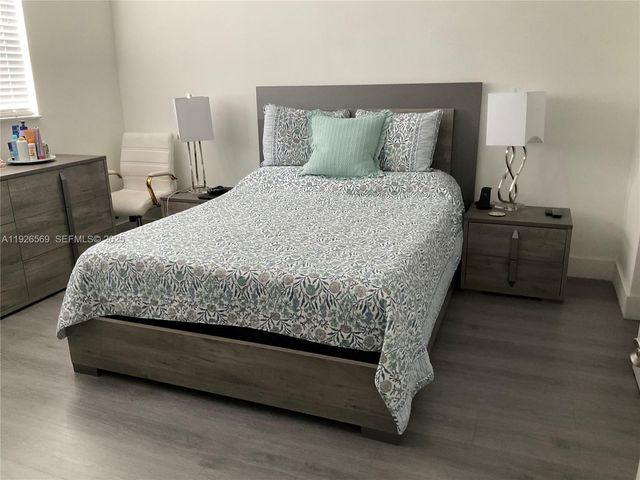 9010 Sunrise Lakes Boulevard 304, Sunrise, FL 33322