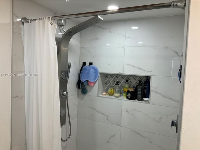 9010 Sunrise Lakes Boulevard 304, Sunrise, FL 33322