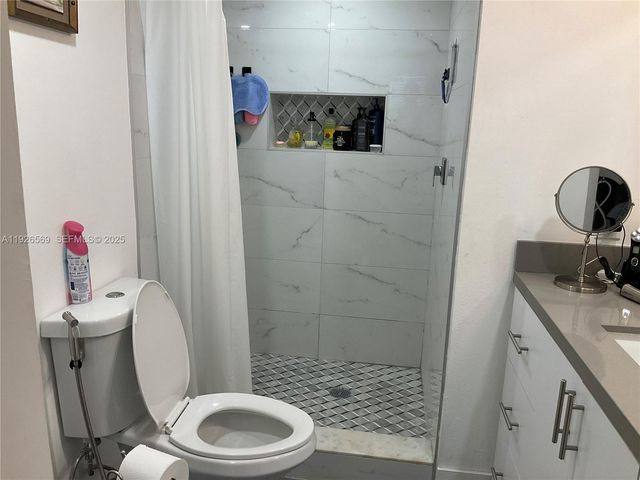9010 Sunrise Lakes Boulevard 304, Sunrise, FL 33322