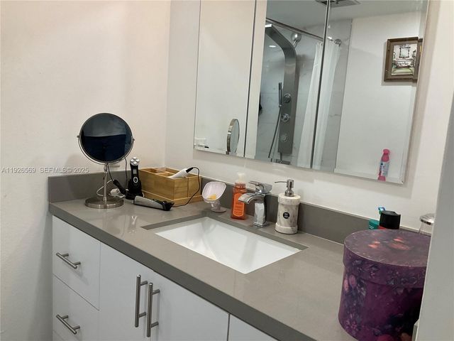 9010 Sunrise Lakes Boulevard 304, Sunrise, FL 33322