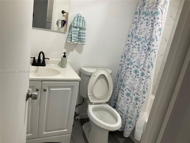 9010 Sunrise Lakes Boulevard 304, Sunrise, FL 33322