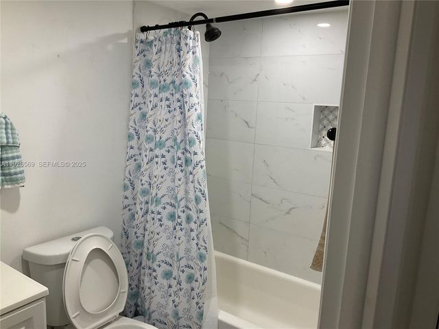 9010 Sunrise Lakes Boulevard 304, Sunrise, FL 33322