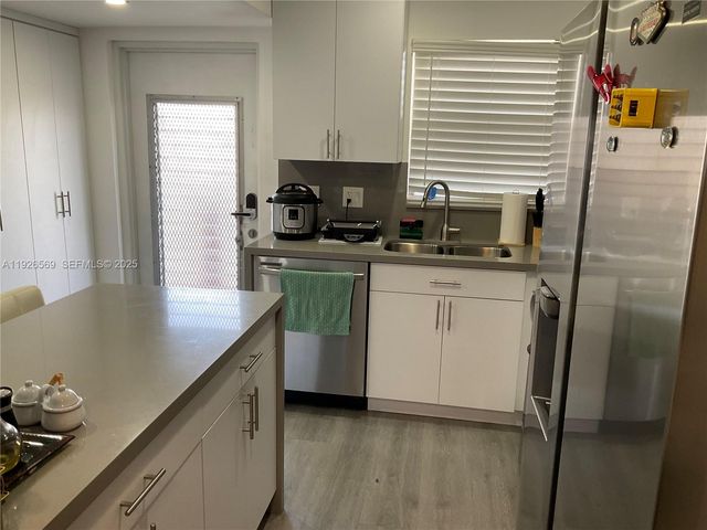 9010 Sunrise Lakes Boulevard 304, Sunrise, FL 33322