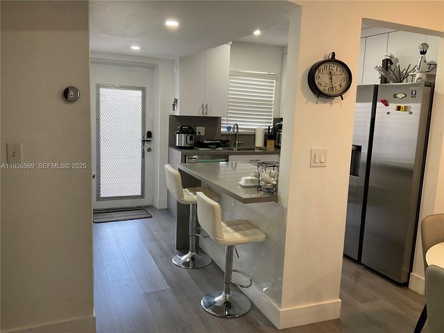 9010 Sunrise Lakes Boulevard 304, Sunrise, FL 33322
