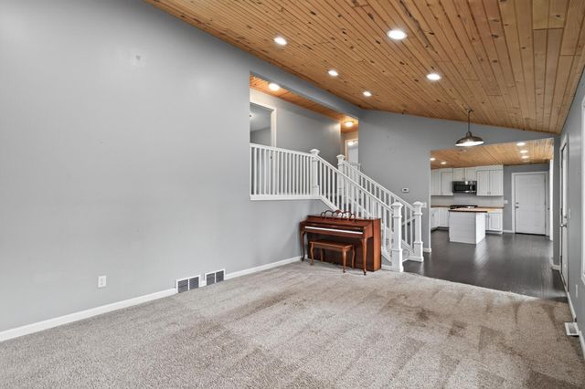 710 129th Avenue NE, Blaine, MN 55434