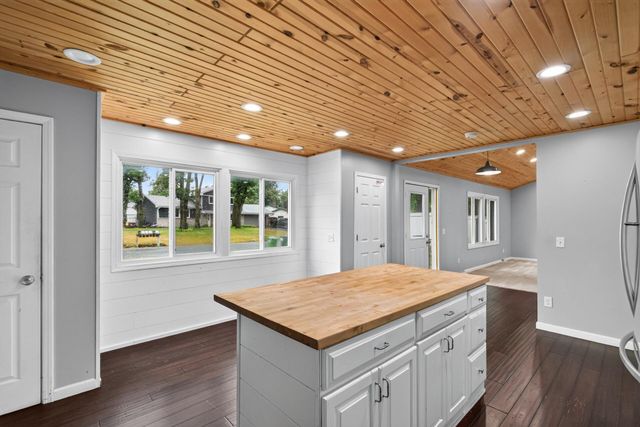 710 129th Avenue NE, Blaine, MN 55434