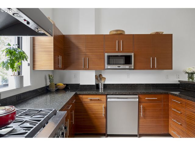 1636 Nw RIVERSCAPE St, Portland, OR 97209