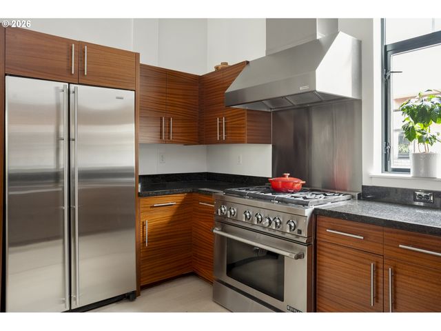 1636 Nw RIVERSCAPE St, Portland, OR 97209