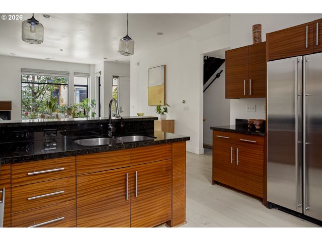 1636 Nw RIVERSCAPE St, Portland, OR 97209