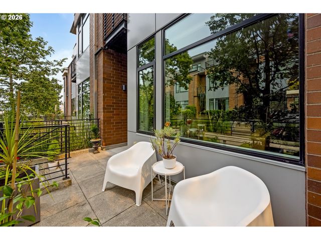 1636 Nw RIVERSCAPE St, Portland, OR 97209