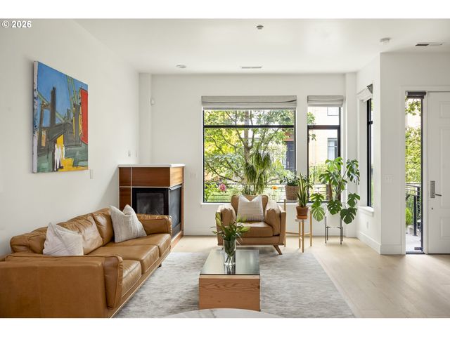 1636 Nw RIVERSCAPE St, Portland, OR 97209