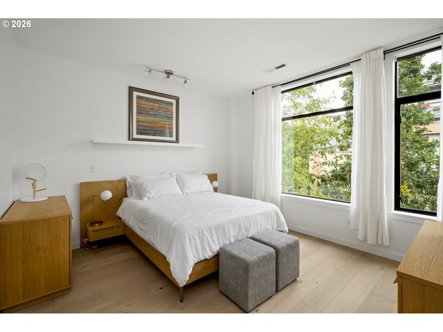 1636 Nw RIVERSCAPE St, Portland, OR 97209