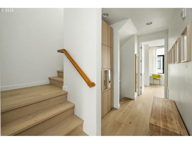 1636 Nw RIVERSCAPE St, Portland, OR 97209